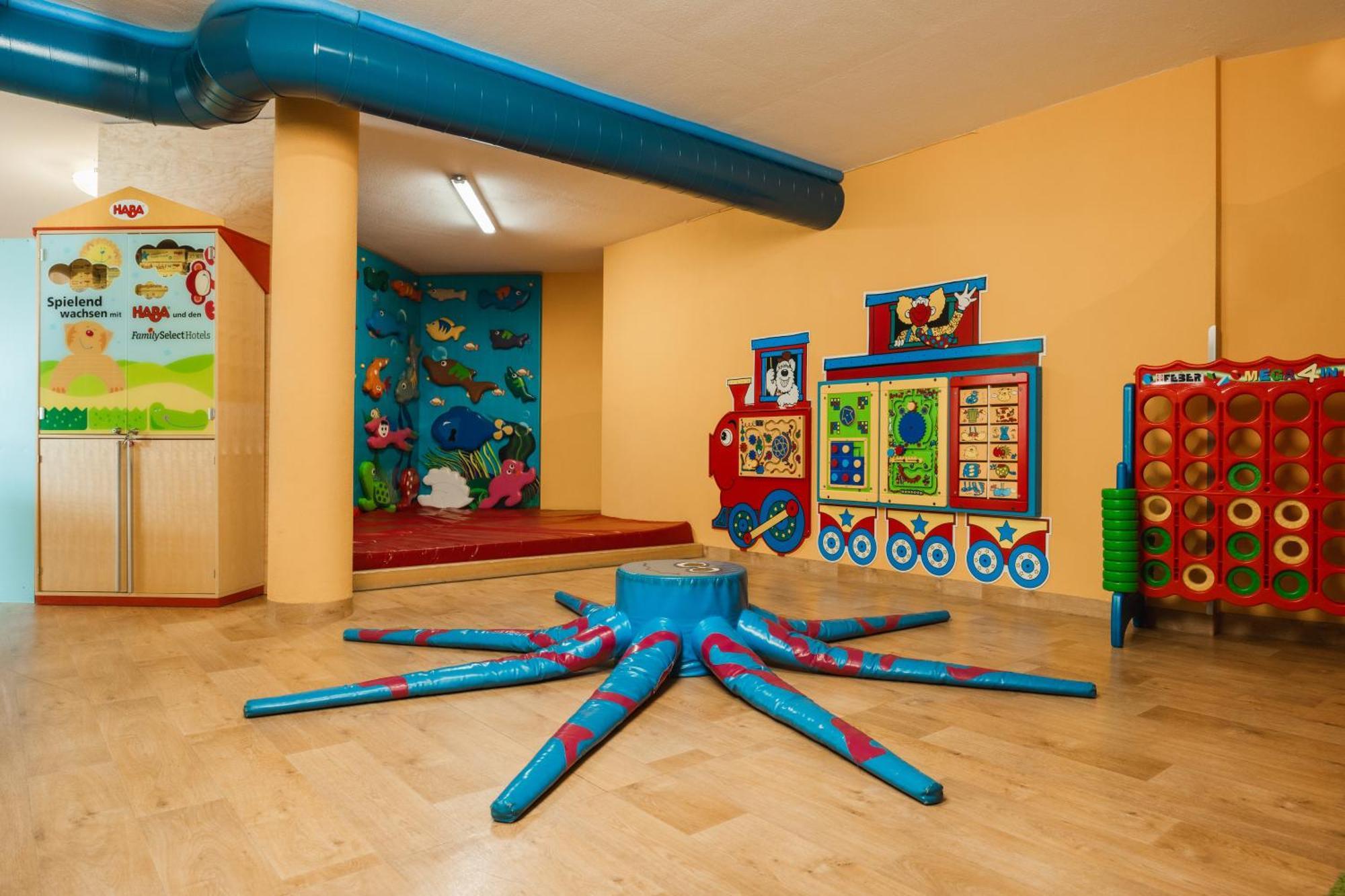 Neueroeffnung Miaflor Familien- & Aktivresort ريد إم أوبيرينتال المظهر الخارجي الصورة